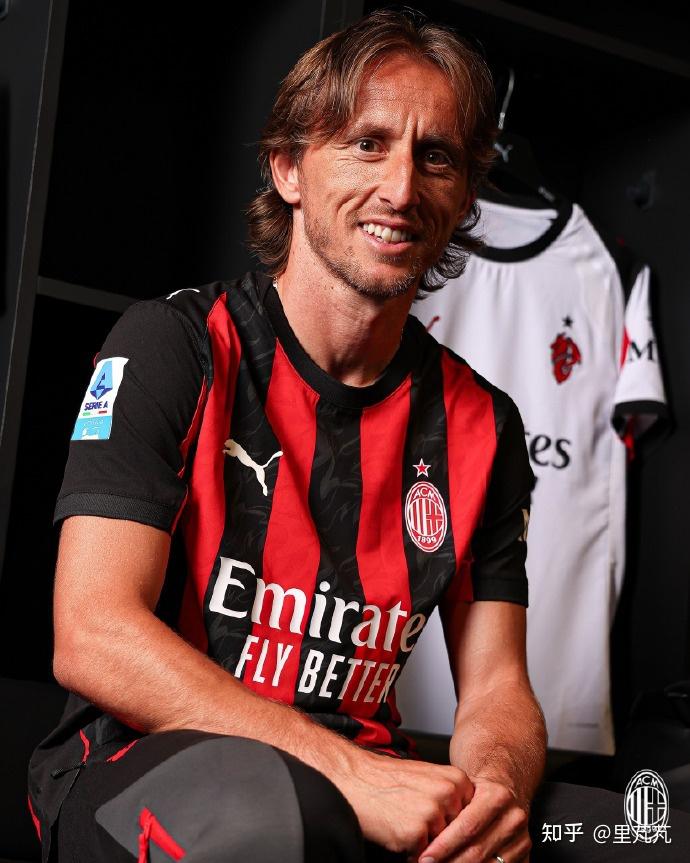 足球国足战术演练曝光，全队默契提升